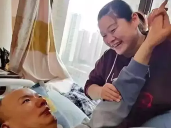 Sun Hongxia's husband woke up from a coma after 10 long years.