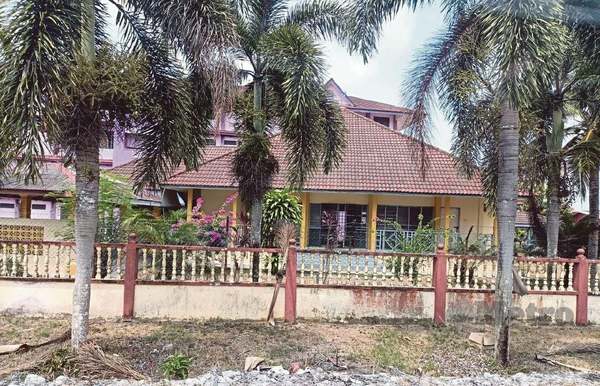 Keadaan surau di sebuah sekolah menengah yang juga lokasi 30 pelajar diserang histeria baru-baru ini.