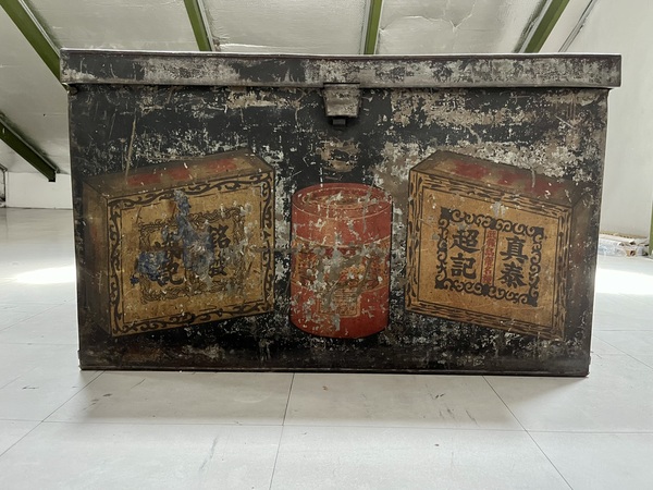 The tin trunk that was used by Koh's great-grandfather to peddle tea around Kuala Lumpur.