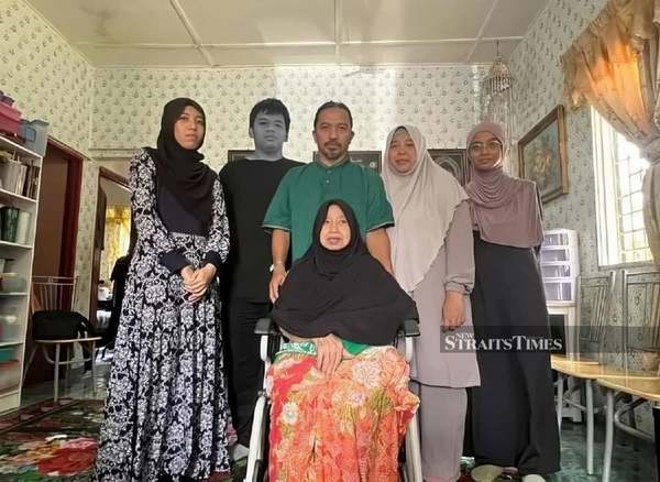 Kamal Baihan (centre) with his family.