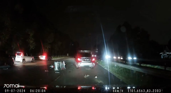 A screenshot of the dashcam footage showing the site where the trader had an accident.