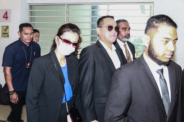 KK Supermart & Superstore Sdn Bhd founder and executive chairman Datuk Seri Dr Chai Kee Kan (third from left) and his wife Datin Seri Loh Siew Mui (fourth from left) appearing in court.