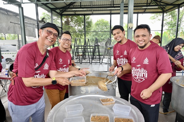 Shamsul Ghau Ghau, Anas Tahir, Dai Izzhar Nazri dan Imam Muda Asyraf antara yang hadir dalam program Berkah Asyura.