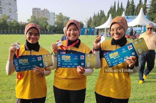 Ariana Nur Diana, Syaqiera Mashayikh, and Nurul Azreena Fazil.