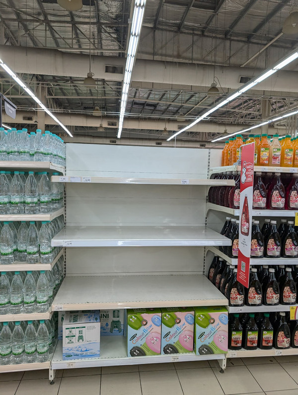 A hypermarket in Klang had sold out 5L-6L of bottled water on Wednesday, 24 July.