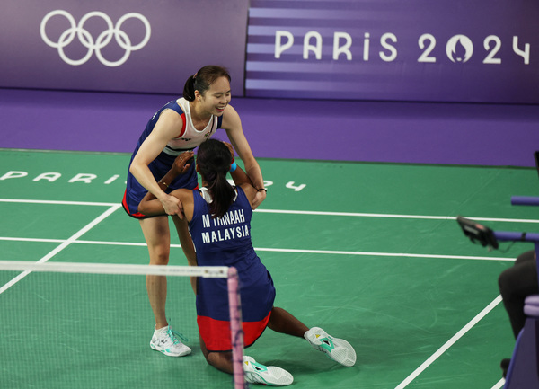 Tan and Thinaah react after winning the match against South Korea at the Paris 2024 Olympics quarter-finals today, 1 August.