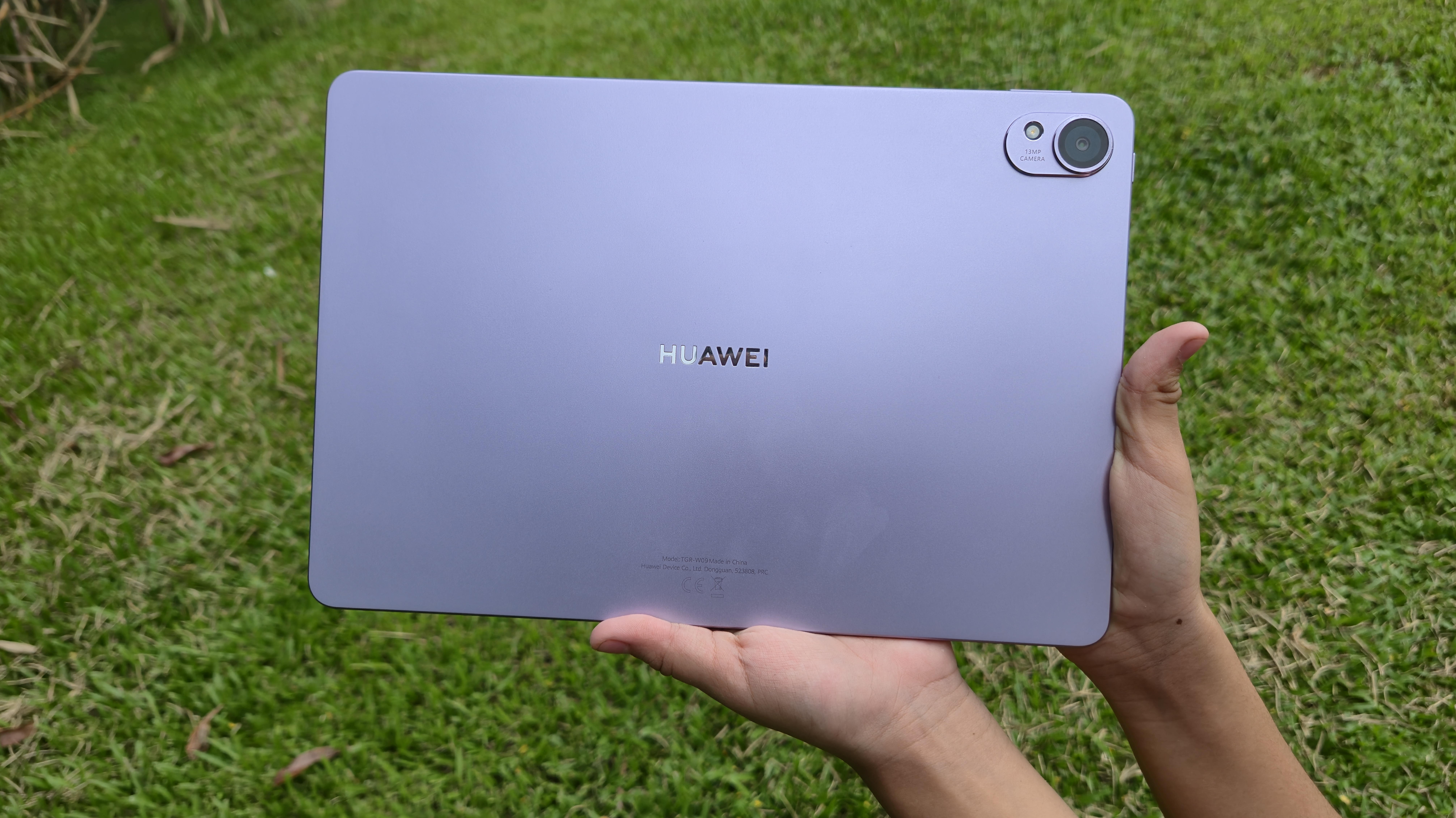 The violet variant of the HUAWEI MatePad 11.5