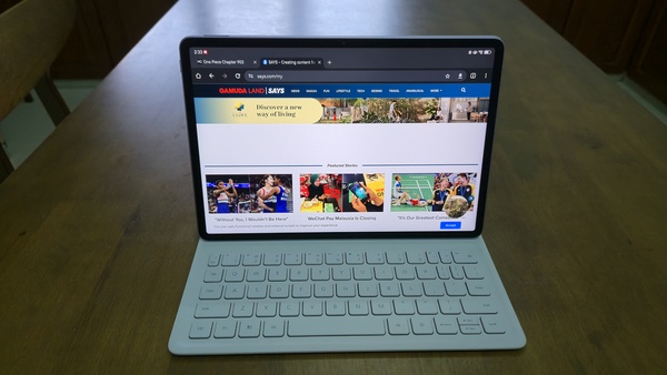 The HUAWEI 11.5"S Papermatte edition also functions as a compact keyboard.