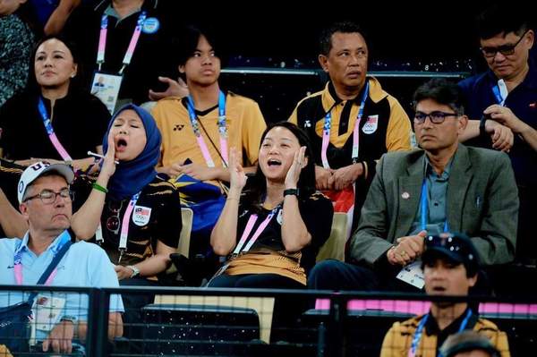 Norza Zakaria (top row, second from right) sitting beside his son and wife on Sunday.