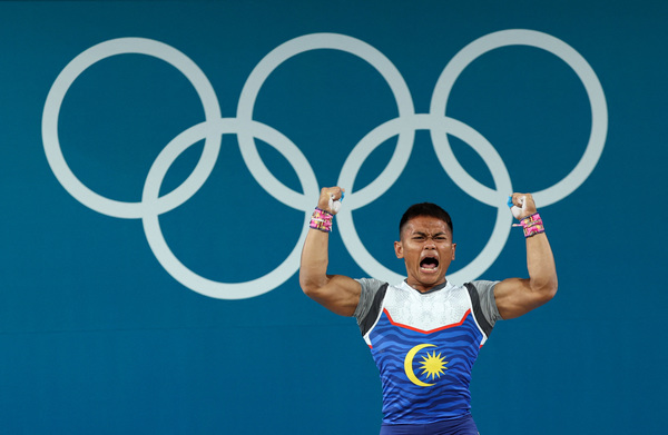 Aniq's reaction to clearing his 130kg snatch, his personal best and a national record.