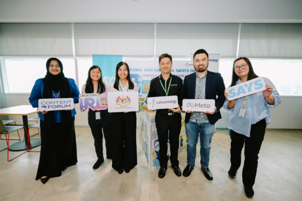 Mediha Mahmood (CEO, Content Forum), Onysha Boak (Programme Officer, Ratio:Cause),  YB Teo Nie Ching (Deputy Minister of Communications), Philip Ling (Head of Sustainability, CelcomDigi), Daniel Lim (Head of Public Policy, Meta), and New Su Shern (Executive Director, Ratio:Cause), at the Creators IRL launch event.