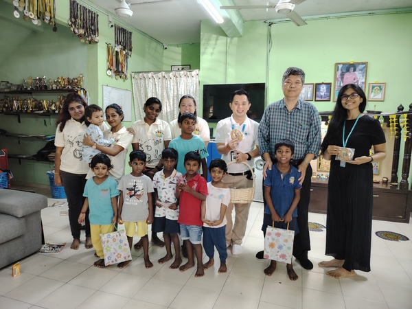 From left to right: Lee Chin Ching from SEGi College, Patrick See Hock Kong (Vice-Chairman of Shan's Children's Home) Sharon Tong from Access to Excess, and the younger kids at the children's home share a moment of joy after receiving their cookies.