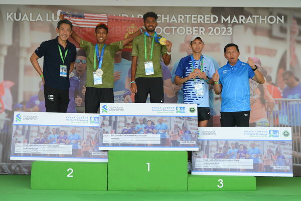 Two-time KLSCM champiom Poo Vasanthan Subramaniam (centre) on the podium last year.