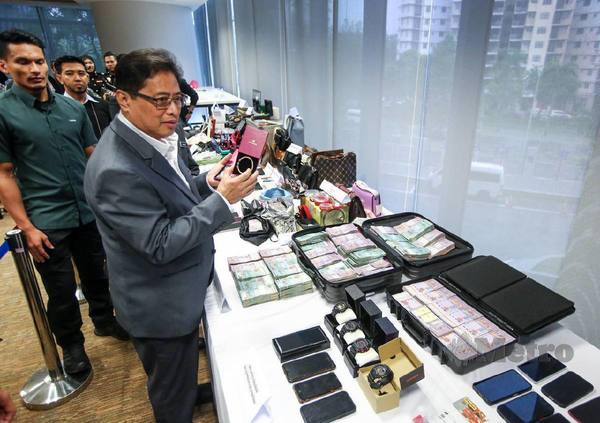 Azam Baki showing some of the seized evidence during a special press conference at the MACC headquarters.