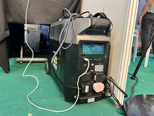 A single Gorental.SG's EcoFlow Delta Pro battery generator was used by two vendors simultaneously.