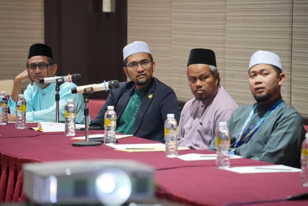 Jawatankuasa Fatwa Perlis merupakan negeri pertama yang mengeluarkan fatwa bahawa kepercayaan dan ajaran dalam GISB Holdings mempunyai unsur ajaran sesat.