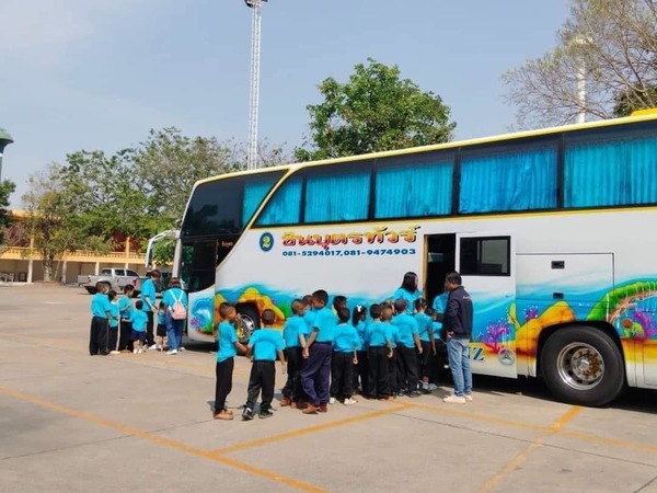 The students boarding the bus before the tragedy.