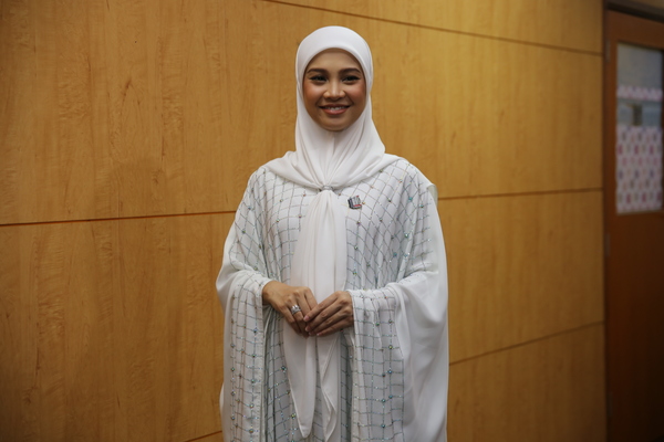 Nabila Razali antara penyanyi yang terbabit dalam rakaman lagu Salam Dari Malaysia.