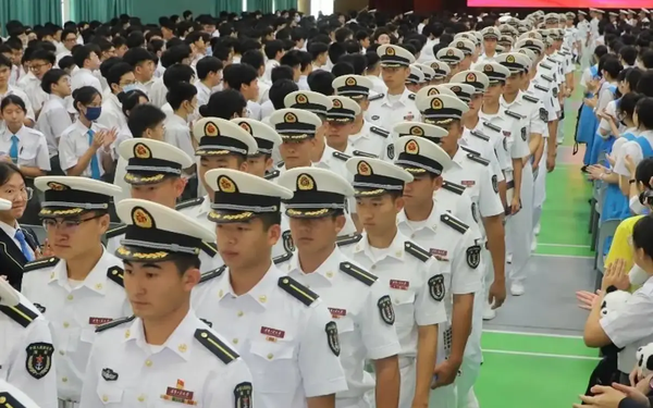 Students from the Naval University of Engineering visited Chung Ling High School earlier this week.