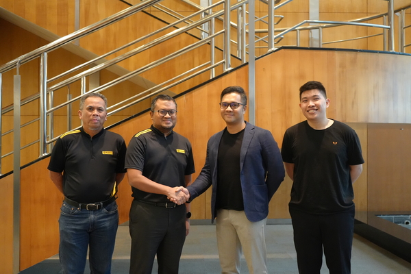 From left to right: Maybank Islamic Head of Halal Ecosystem, Adnan Sharif; Maybank Islamic Strategic Programme Director, Dr Muhd Ramadhan Fitri Ellias; Borong Managing Director & Co-founder, Aizat Rahim; and Borong Product Marketing Lead, Ervin Chai.