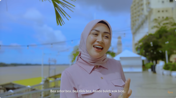 A screenshot of Eda in the music video for her hit song 'Cinta Setandan Pisang', which has 23 million views on YouTube.