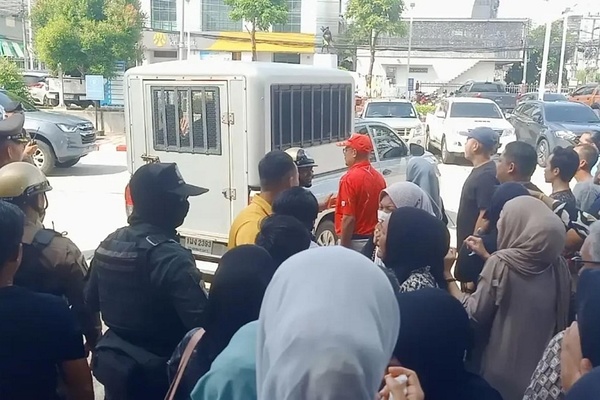 The six suspects being escorted to the Narathiwat Court on Monday.