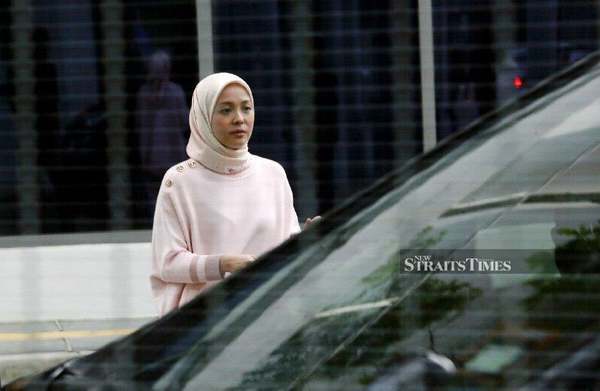 Vivy Yusof leaving the MACC headquarters yesterday, 7 November.