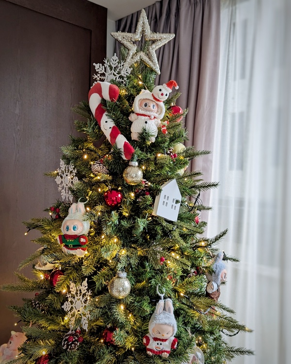 A recent client of hers requested that her Labubu collection be incorporated into her tree.