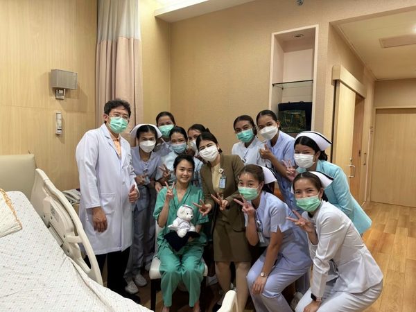 Hong Mun Ying (seated) with her doctor and nurses at Samitivej Srinakarin Hospital in Bangkok.