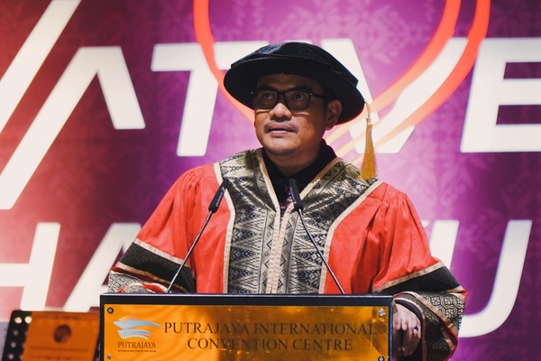 Datuk Wira Dr. Azizan Osman kini telah dilantik sebagai profesor di Innovative University College (IUC) berkuat kuasa pada 15 Disember 2024.