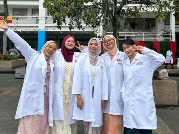 Veveonah Mosibin (first from right) and her classmates studying medicine at MSU.