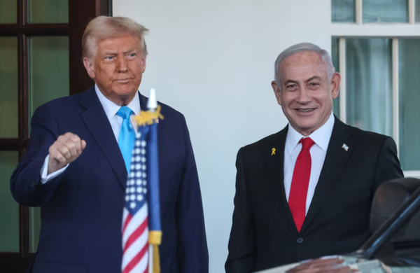 Presiden Amerika Syarikat, Donald Trump (kiri) bersama Perdana Menteri Israel, Netanyahu (kanan)