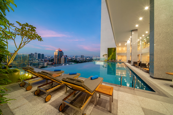 Heated saltwater infinity pool.