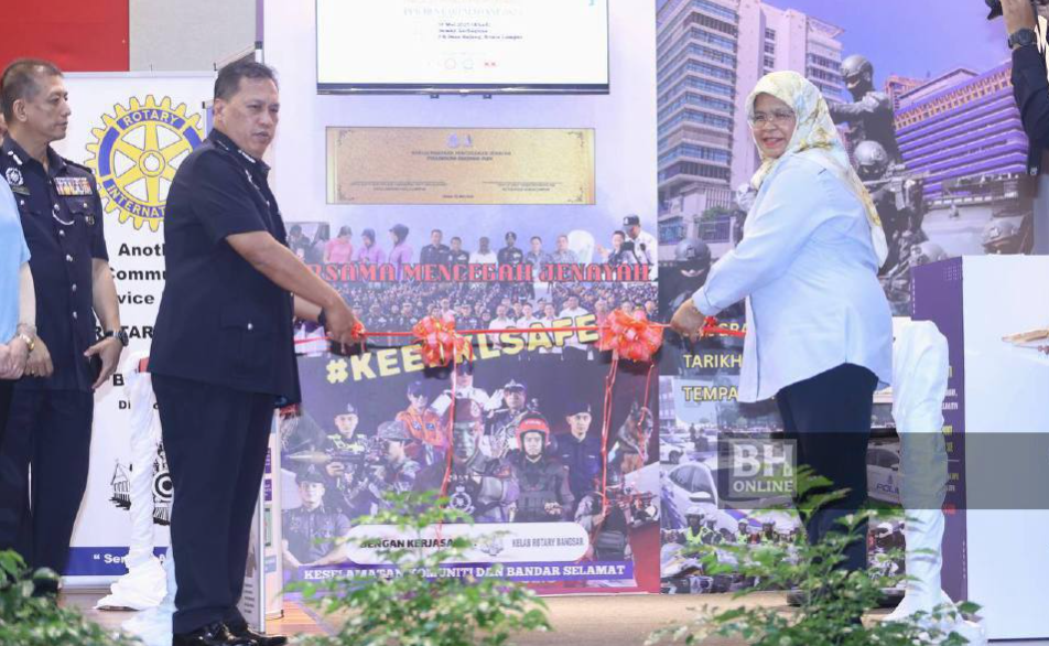 Ketua Polis Kuala Lumpur, Datuk Rusdi Mohd Isa (kiri) bersama Datuk Bandar Kuala Lumpur, Datuk Seri Dr Maimunah Mohd Sharif.