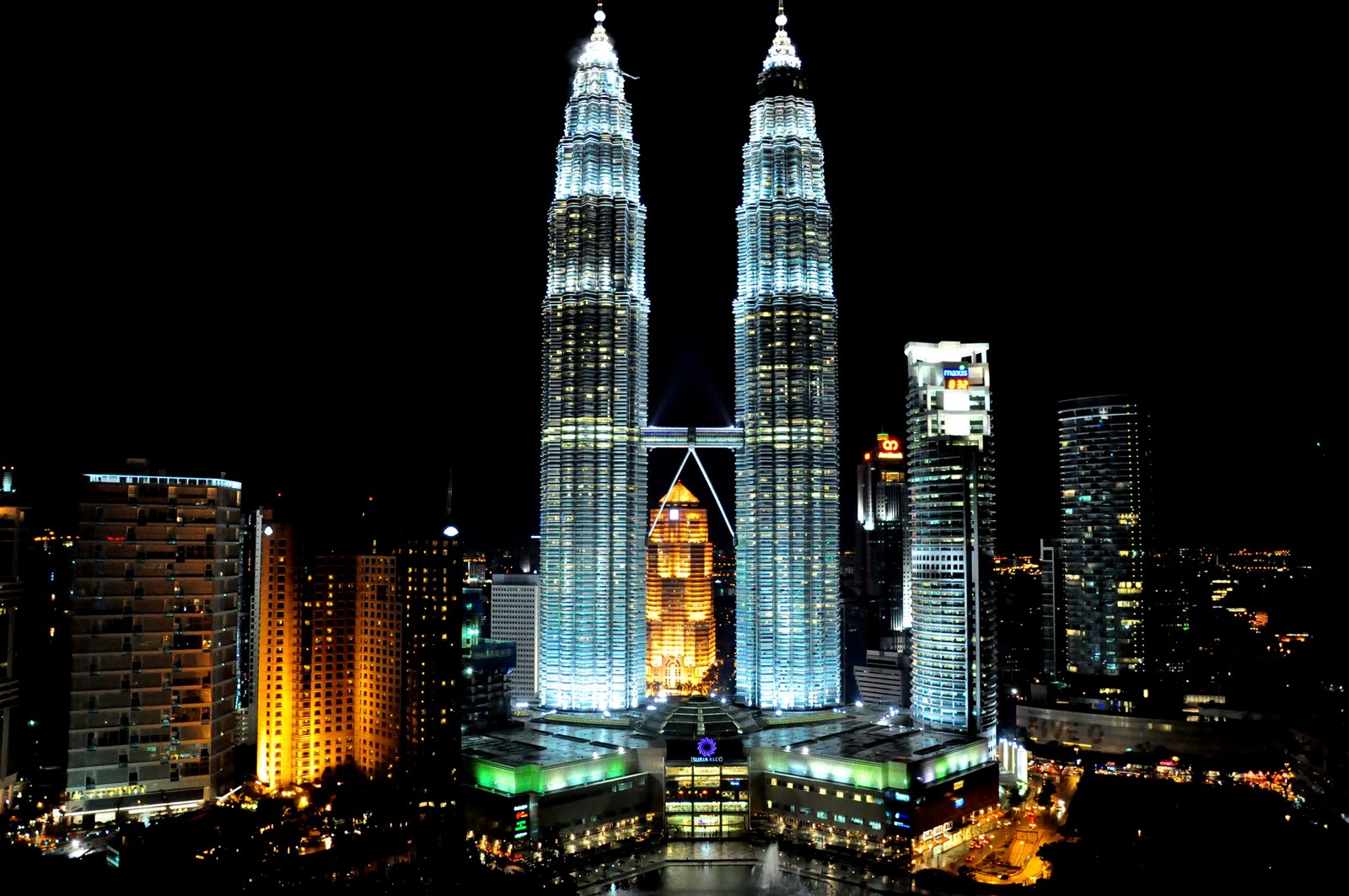 Kuala lumpur tower. Башни Петронас Малайзия. Петронас Куала Лумпур. Башни-Близнецы Петронас. Куала-Лумпур. Башни Близнецы Петронас в Малайзии.