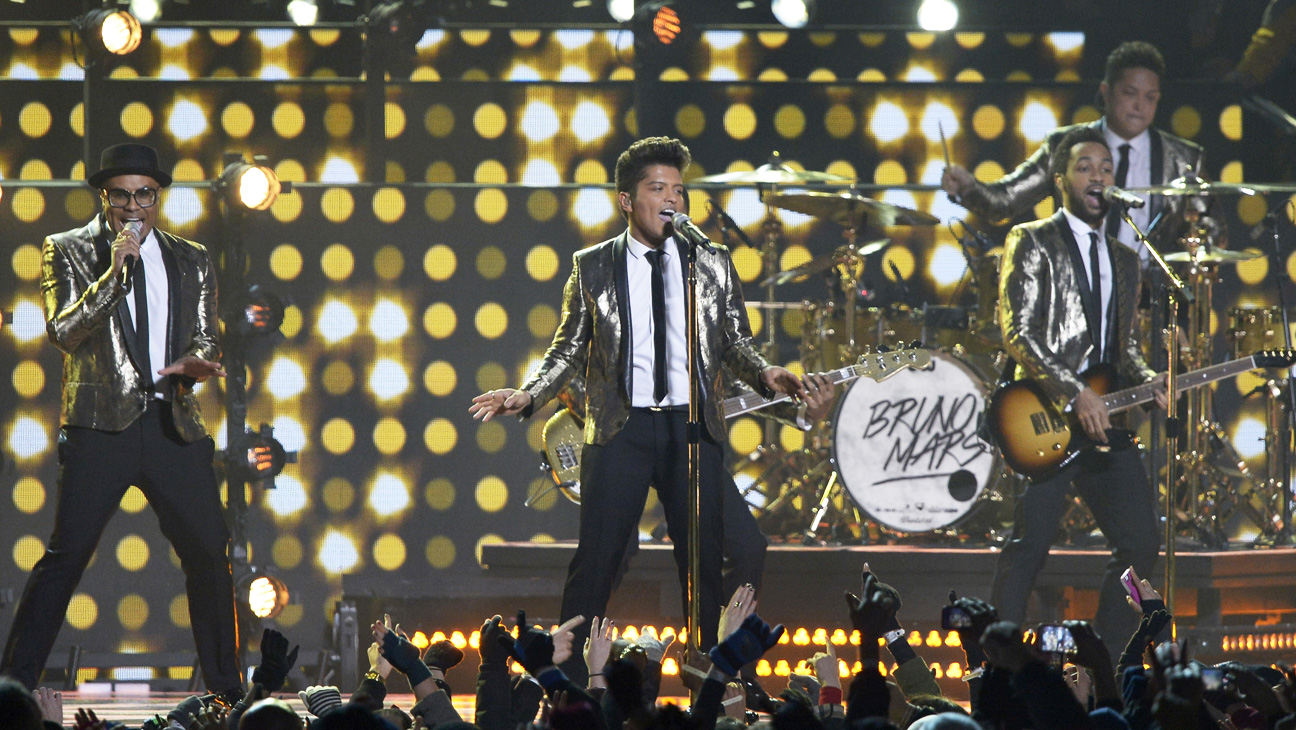 Super Bowl 2014: Watch Bruno Mars and The Red Hot Chili Pepper's Half Time  show, The Independent