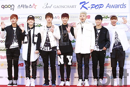 2014 Gaon Chart K-Pop Awards: Suzy's Wardrobe Malfunction And More