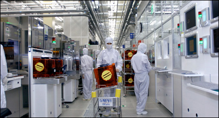 Are Samsung And Apple Factories Using Cancer Causing Chemicals?