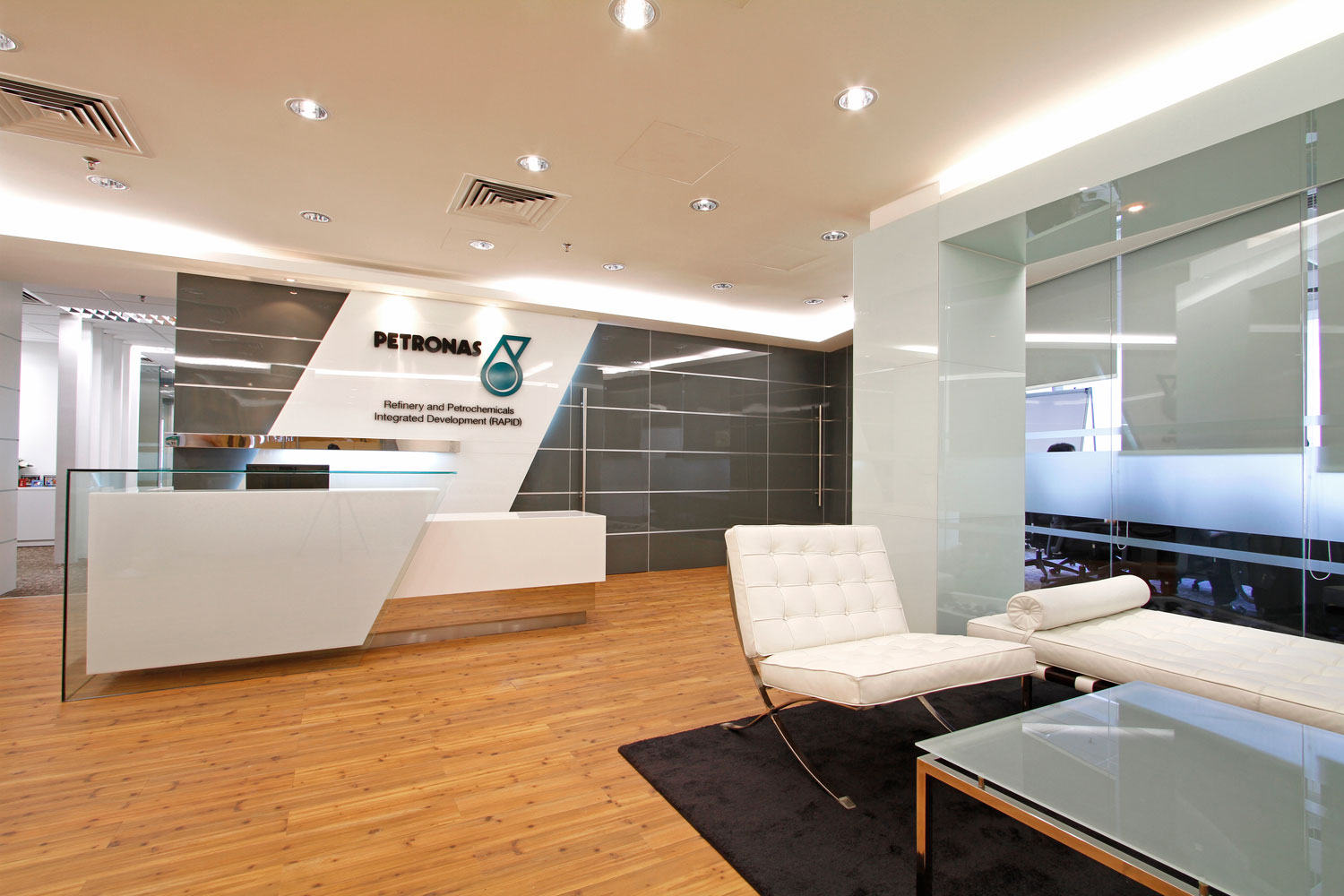 Most company. Сервис Петронас\. Petronas автосервис. Petronas Tower Office Rooms. Комната в квартире в стиле Мерседес Петронас.