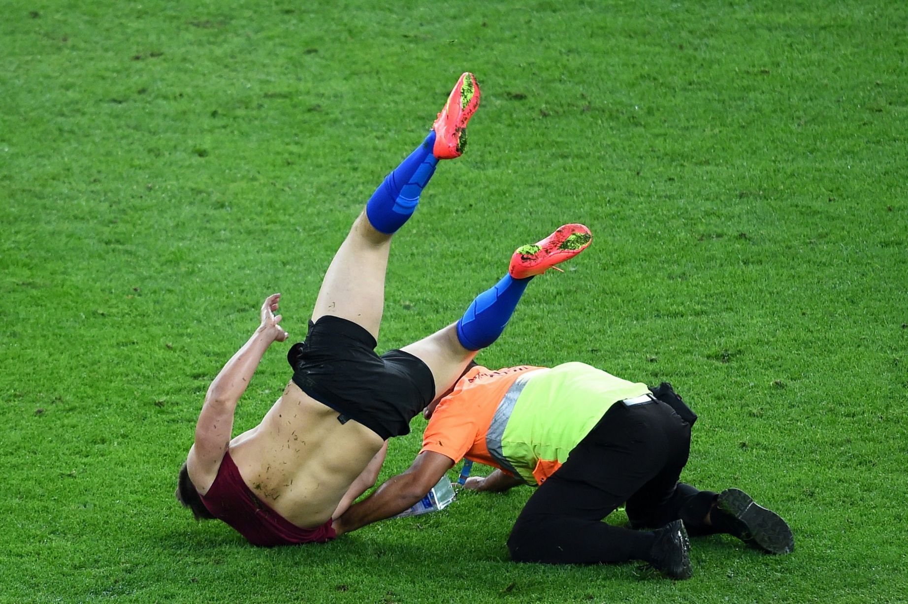 [PHOTOS] Did You See A Streaker During The World Cup Final?