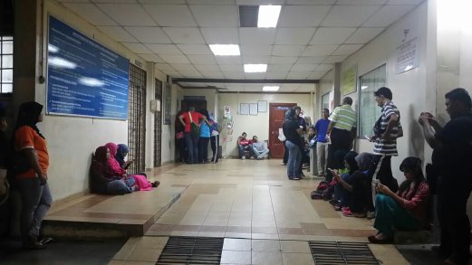 [GAMBAR] Pensyarah UiTM Shah Alam Terlanggar Pelajar 