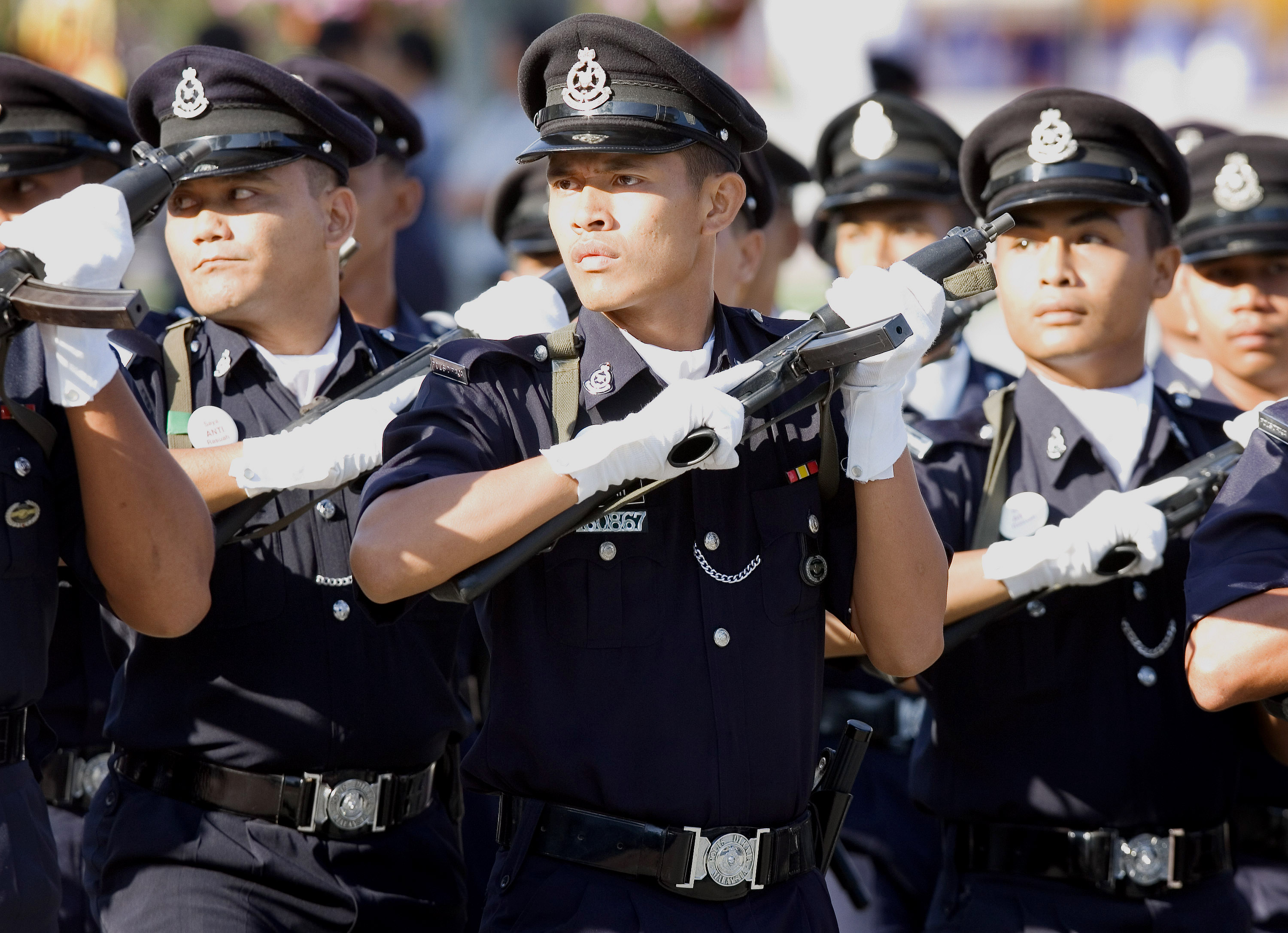 Pleasing the policeman. Японская полиция. Японская Полицейская форма. Форма полиции Японии. Полицейские в Японии.