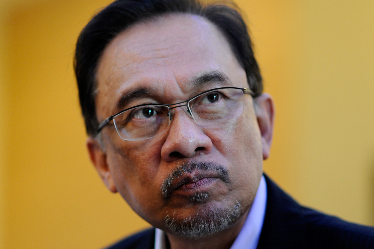 Sultan Of Selangor Strips 'Datuk Seri' Title Off Anwar Ibrahim
