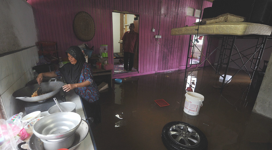 [PHOTOS] 14 Things To Know About The Worst Floods To Hit Malaysia Since ...