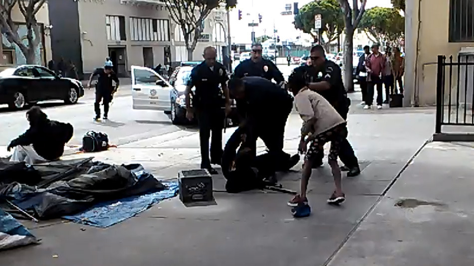 [VIDEO] Homeless Man Shot And Killed By Los Angeles Police In Broad ...