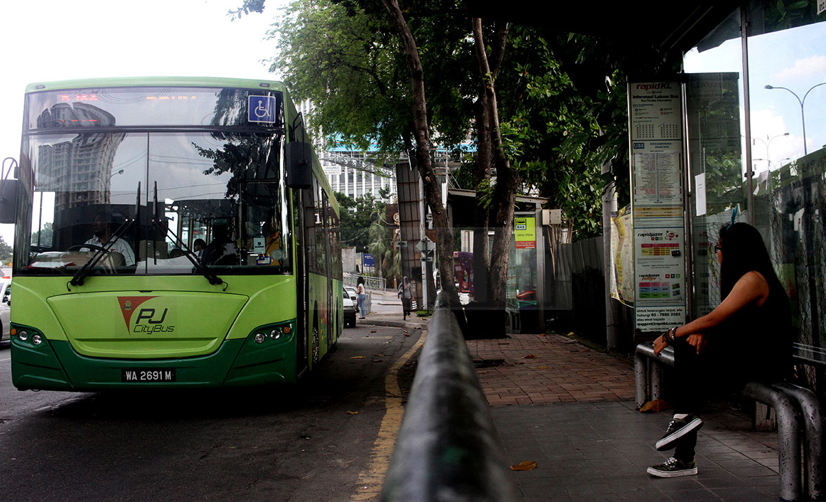 Hentian Bas Shah Alam : Naik Bus di Shah Alam, Selangor, Malaysia - Klang Bus Terminal Jalan Batu Tiga