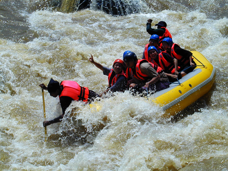 Bermain Water Rafting Menyusuri Titi Gantung Terpanjang Aktiviti Menarik Di Hutan Lipur Sungai Sedim Kedah Verst Backpackerz