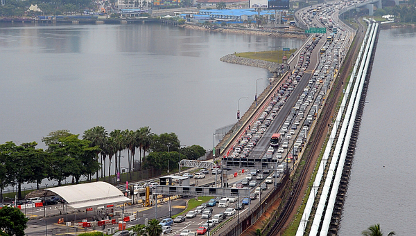 Traffic at Singapore Causeway.