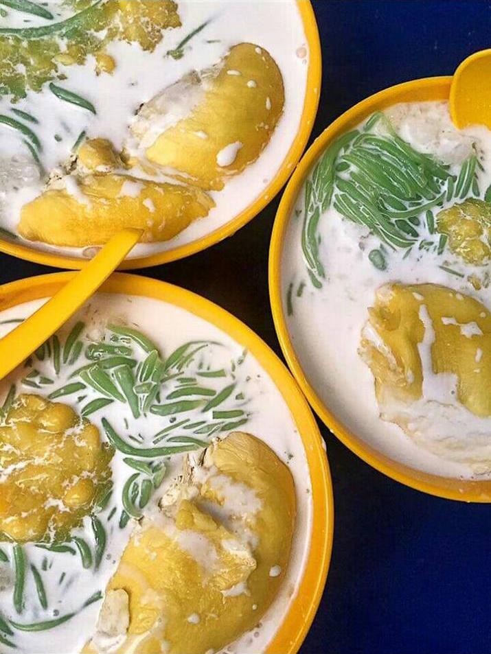 People Are Lining Up For Hours To Have A Taste Of This Durian Cendol In