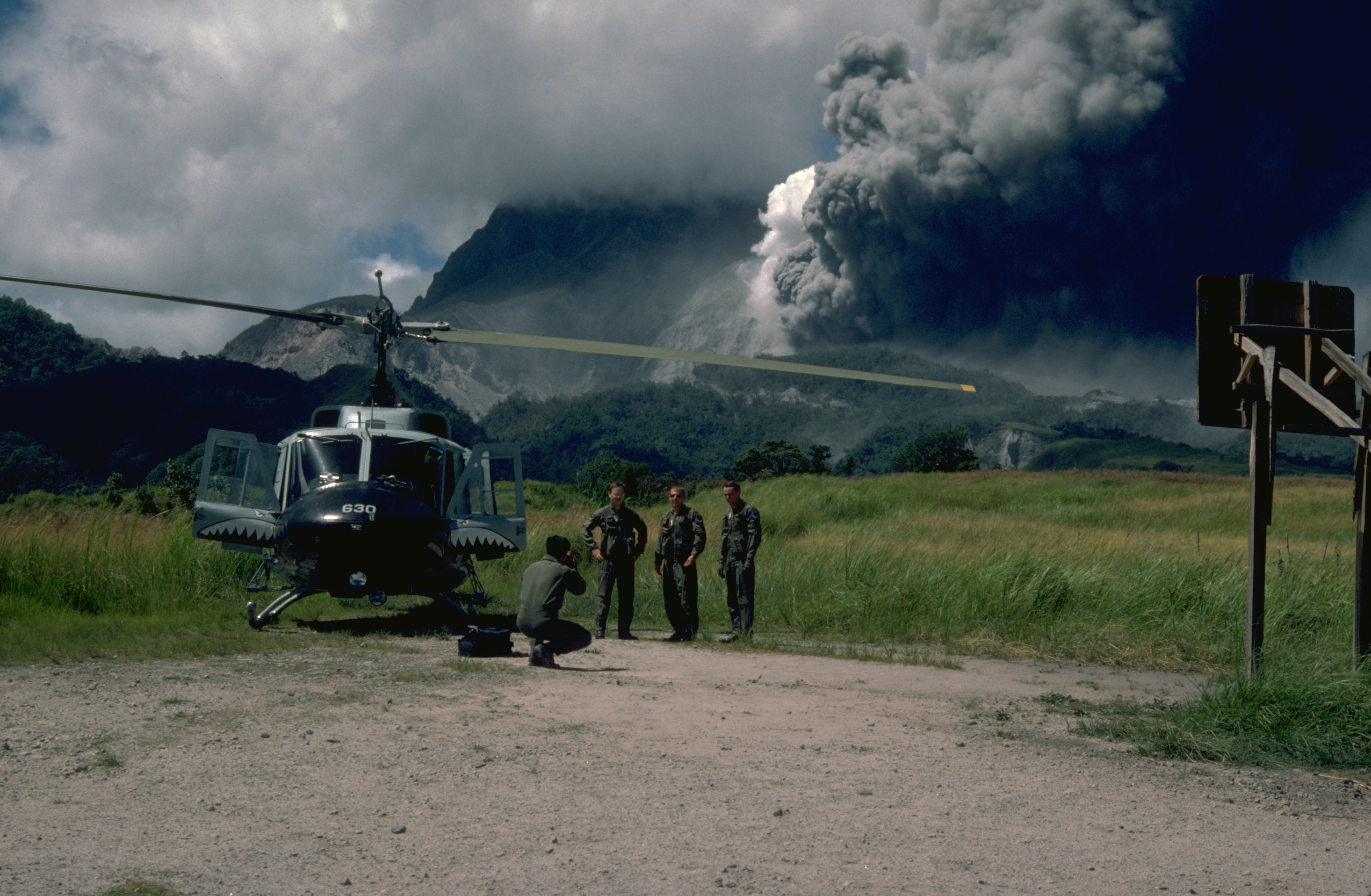 16 Powerful Photos And Videos Of Mt Pinatubos Destructive Volcanic Eruption 9931